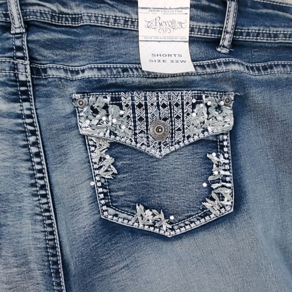 NWT Revolt Denim Women's Embroidery Shorts. Size 22W. - Picture 6 of 9